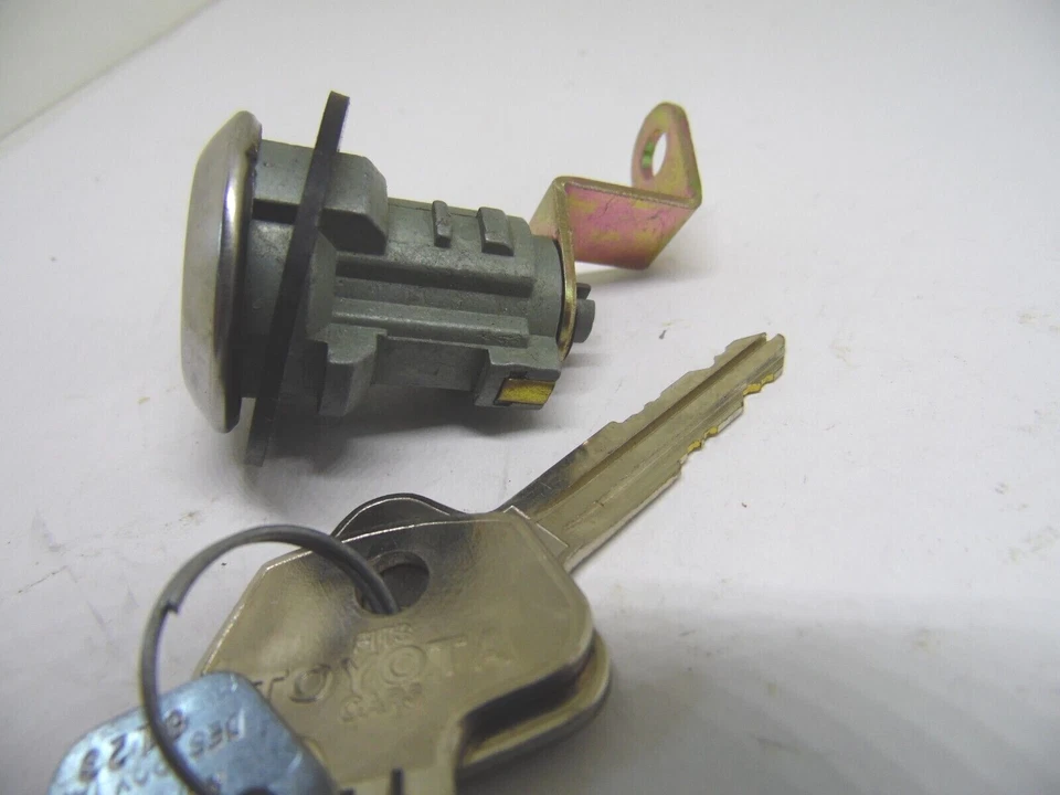 Cerradura de maletero estándar TL-130 para Toyota Camry 87-91 Foto 4 de 4