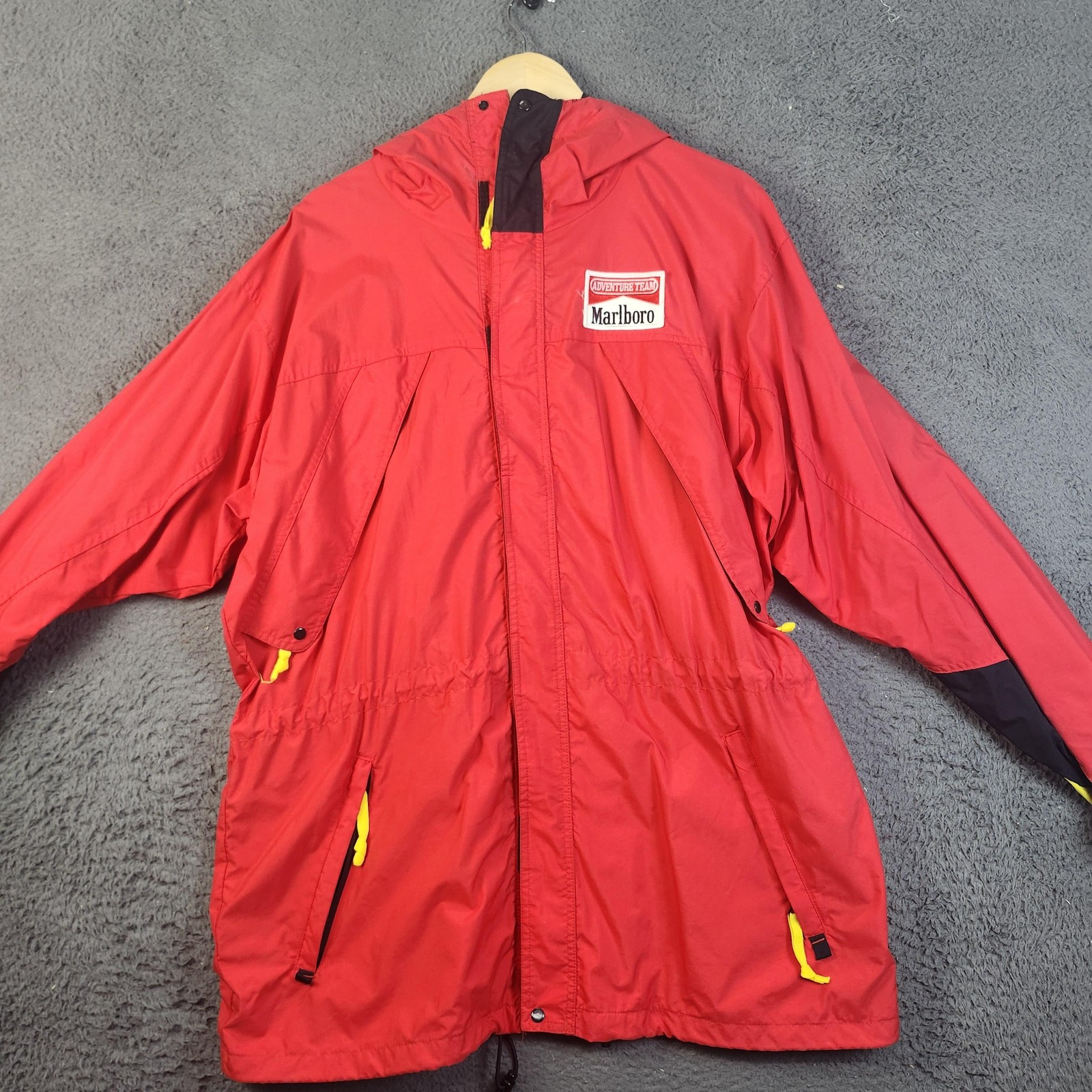 Vintage Marlboro Adventure Team Jacket Mens Large Red Hooded Windbreaker 90s