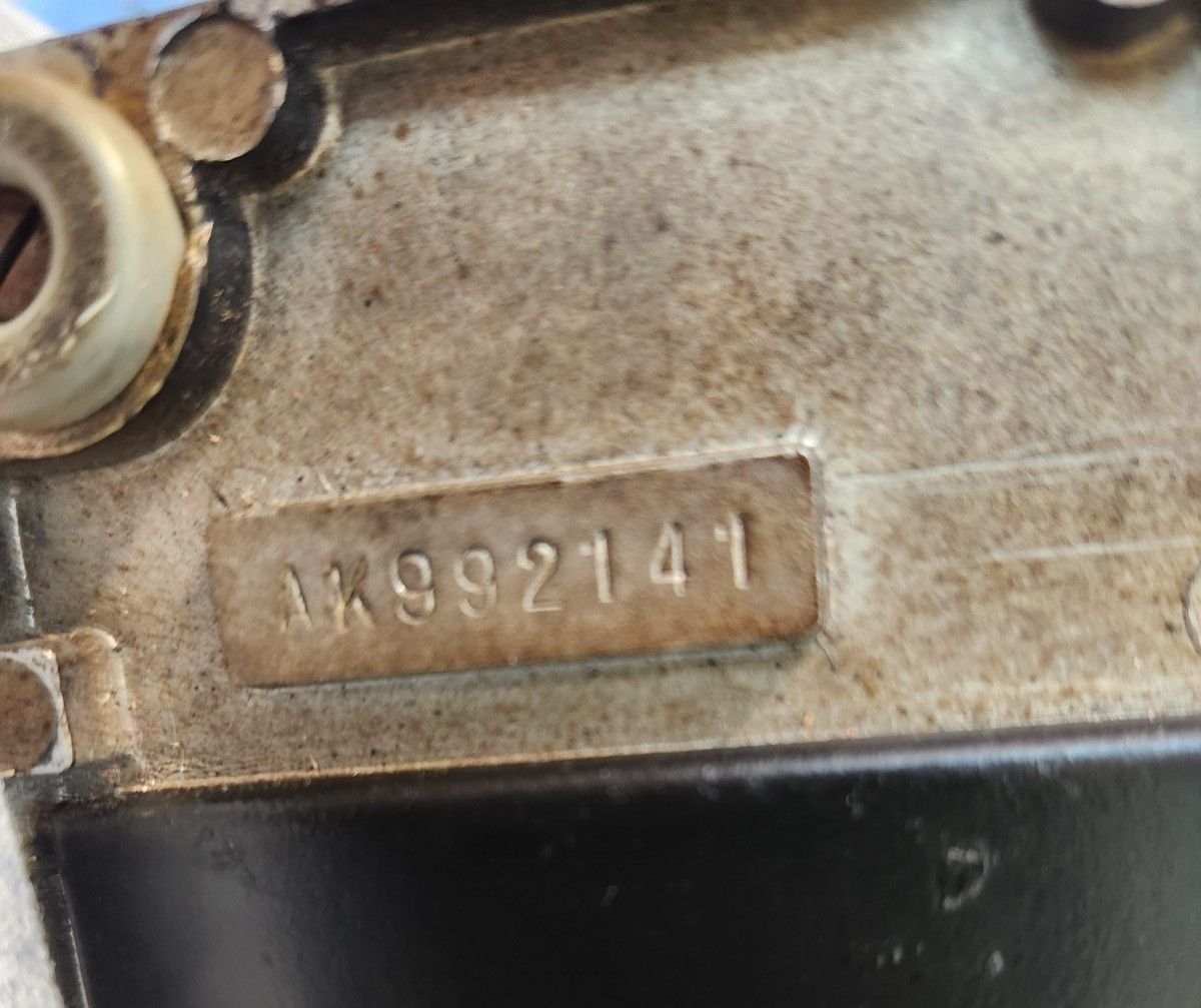 VINTAGE -  1952 - SINGER FEATHERWEIGHT 221 SEWING MACHINE WITH ATTACHMENTS