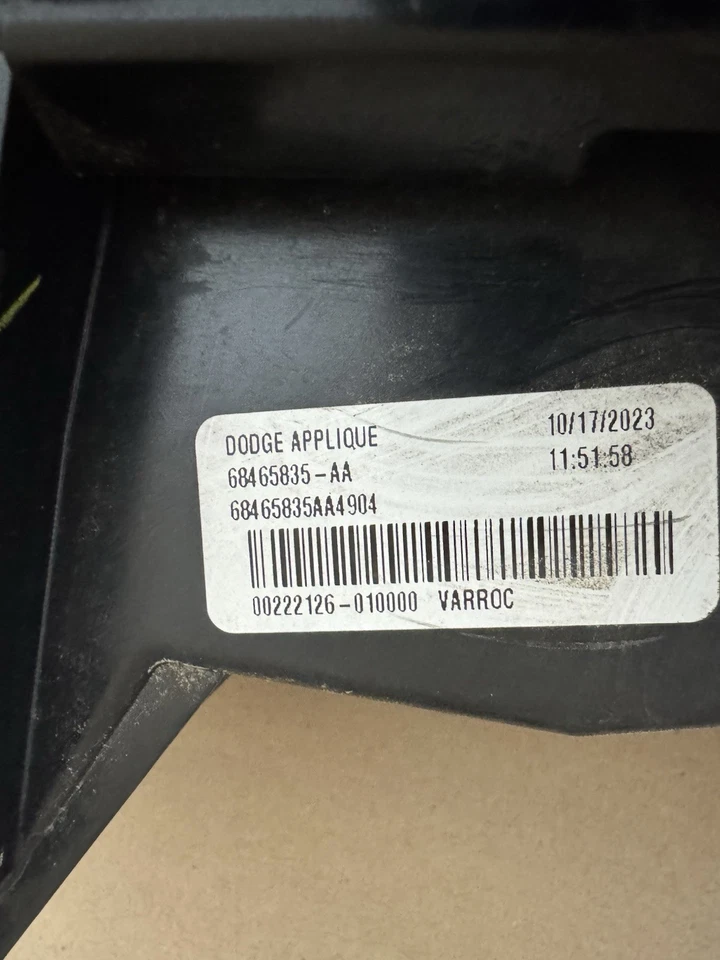 2015-2023 DODGE CHALLENGE LANTERNA TRASEIRA STOP BACKUP LED MOPAR FABRICANTE DE EQUIPAMENTO ORIGINAL 68419751AB - Imagem 3 de 4