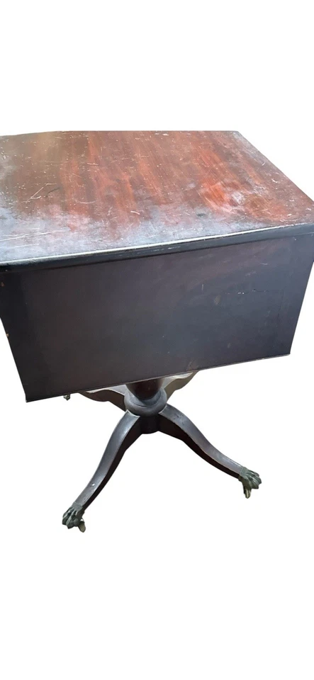 Antigua mesa de costura clásica de caoba con 2 cajones Federal Phyfe pata de latón Foto 4 de 4