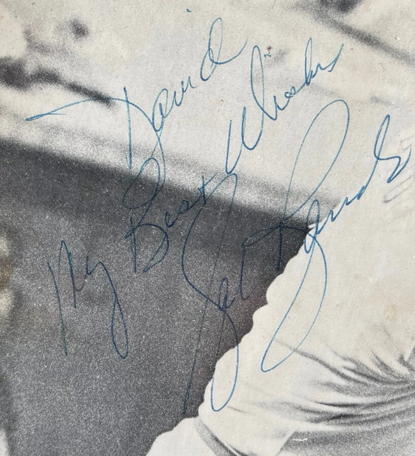 Foto firmada en blanco y negro de Sal Bando Foto 3 de 4