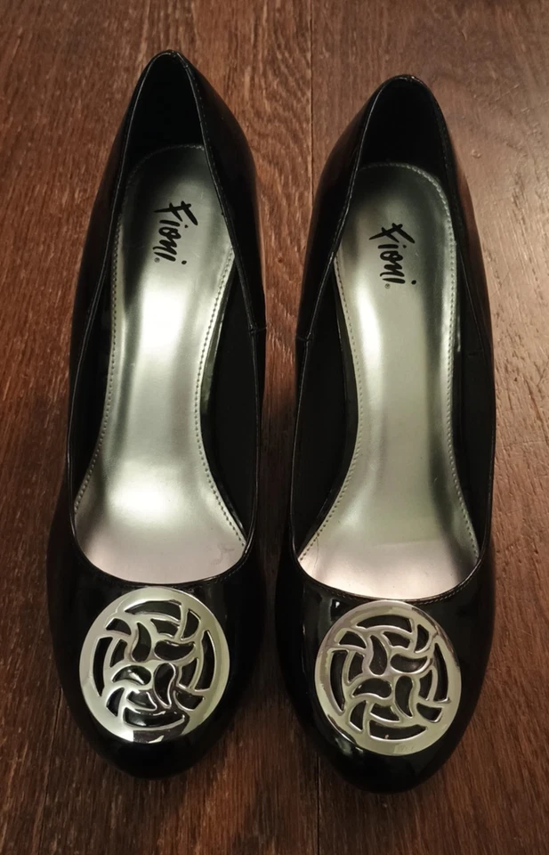 Fioni Black Faux Patent Silver Round Medallion 3.25" Wedge Heels Pumps 10 W EUC - Image 2 of 4