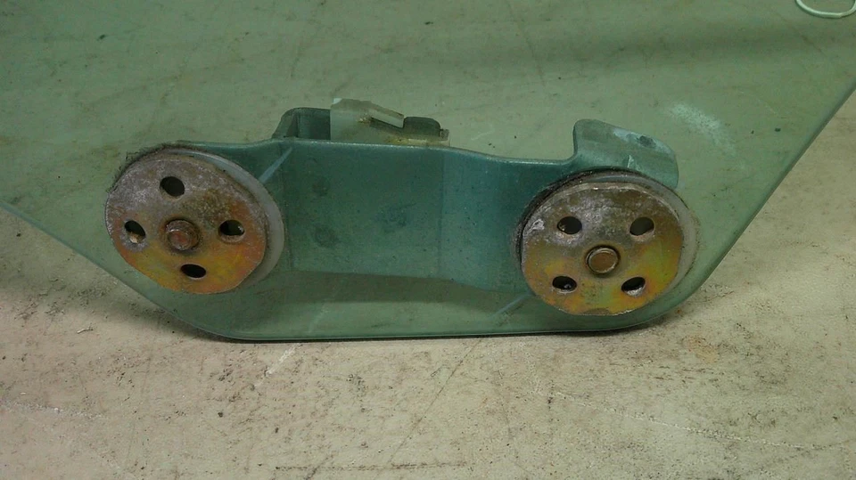 Subaru Legacy 2000-2004 sedán puerta trasera derecha vidrio pasajero trasero OEM Foto 3 de 4