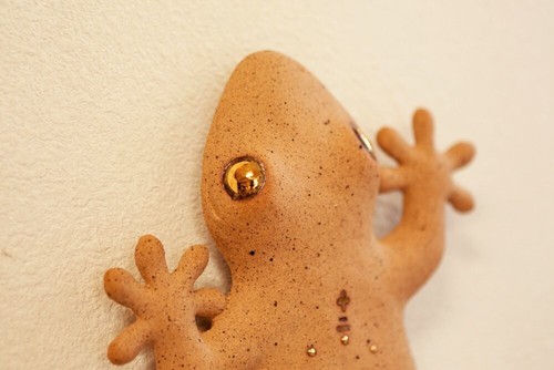 Japanese Lucky Gecko Wall Pendulum Clock Terracotta Pottery Seto ware for Gift - Picture 3 of 11