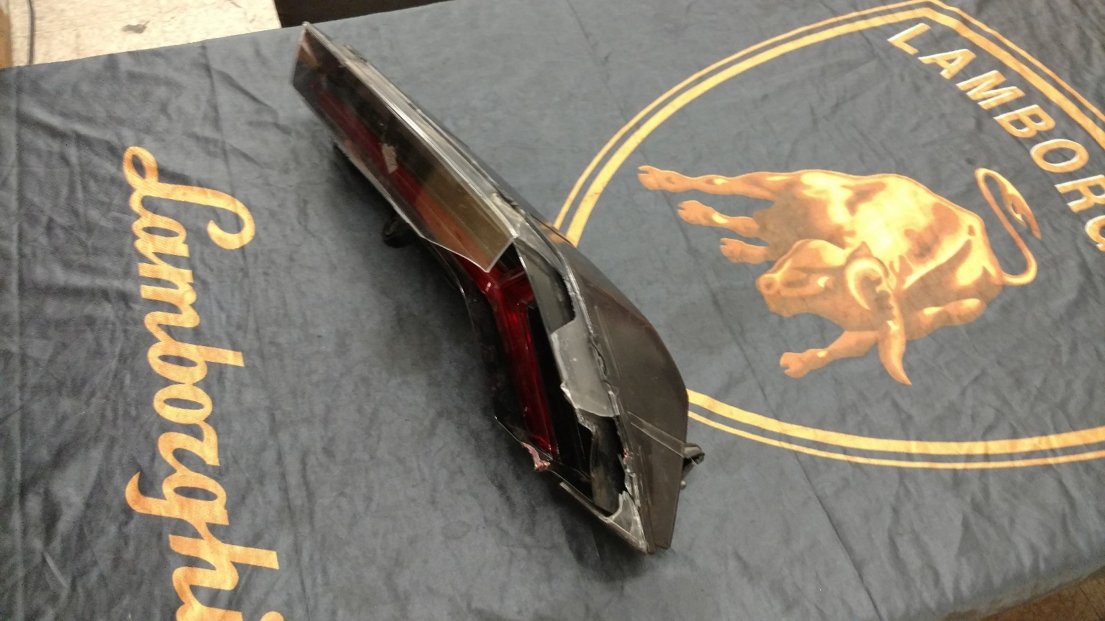 LAMBORGHINI HURACAN PASSENGER RIGHT SIDE TAIL LIGHT OEM 4T0945096