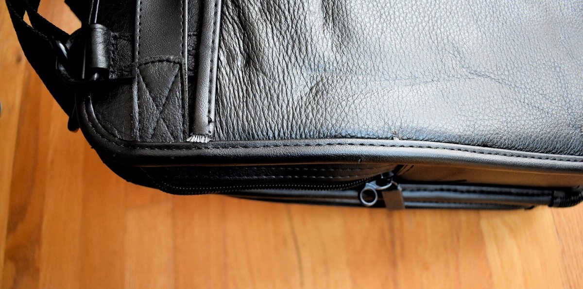 IBM Thinkpad Carrying Case Messenger Bag Black Leather-like 