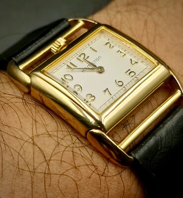 Vintage HAMILTON 6176 lady quartz watch. Square body. Gold color