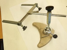 LINEMASTER CIRCUIT BOARD VISE OPENS TO 7.25 INCH SWIVEL BASE