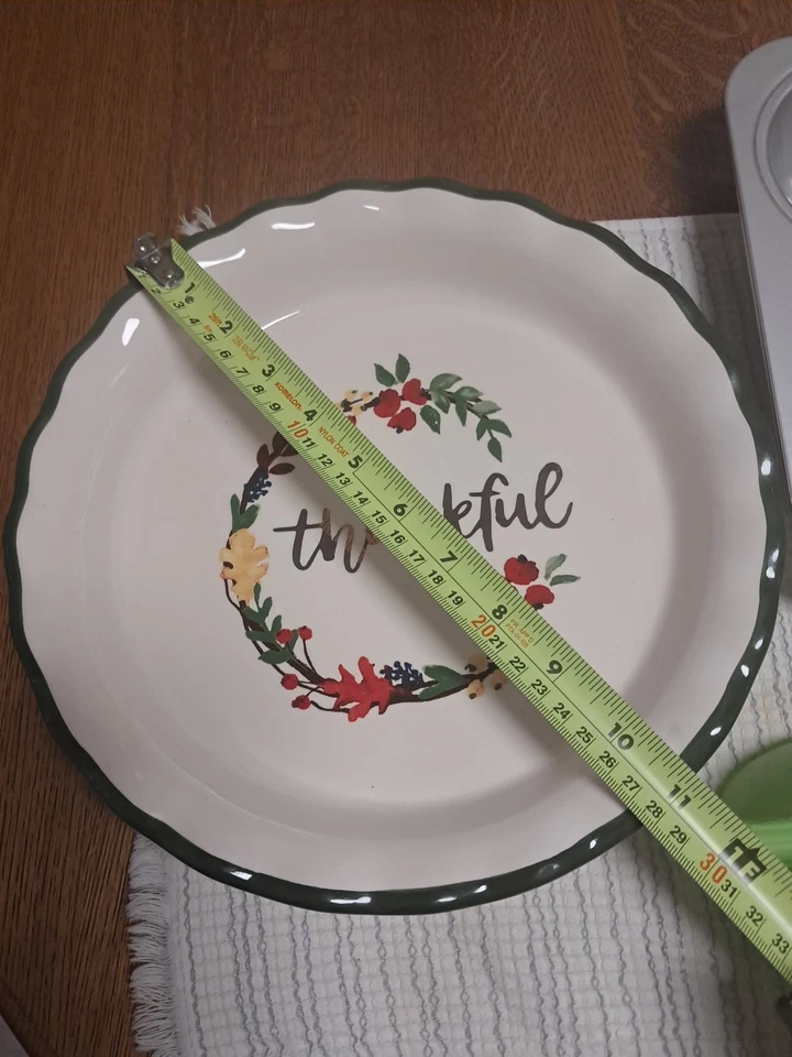 IQ Accessories Plato de pastel agradecido, mitones de horno de silicona y bandeja de horno para pasteles Bundt  Foto 2 de 4