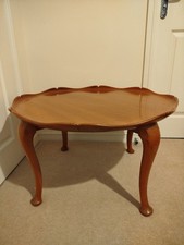 Vintage 60er Jahre Lotusblattplatte gebogen und Cabrio Beine braun Farbe Couchtisch