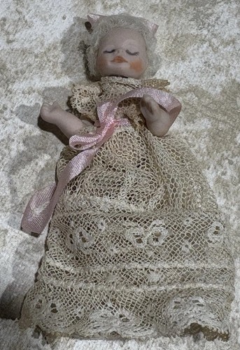 Antique Dollhouse Korbi Bassinet Karl Schreiter W/ 2 Bisque Dolls. 1920’s - Picture 11 of 15