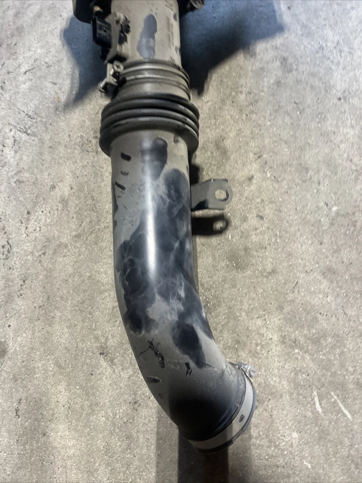 Small Damage 2003 06 Nissan 350Z OEM Air Intake Filter Box With  MAF - Image 2 of 4