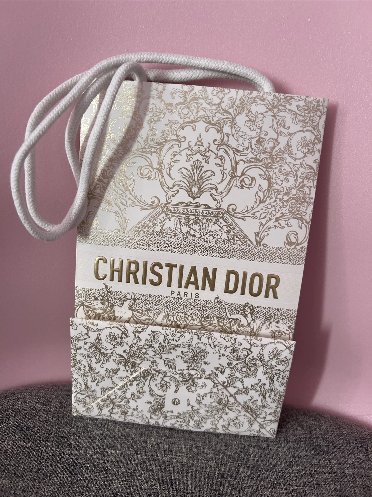 Sac cadeau en papier DIOR or et blanc   édition limitée TUILERIES (22,5 x 14,5 x 8 cm)