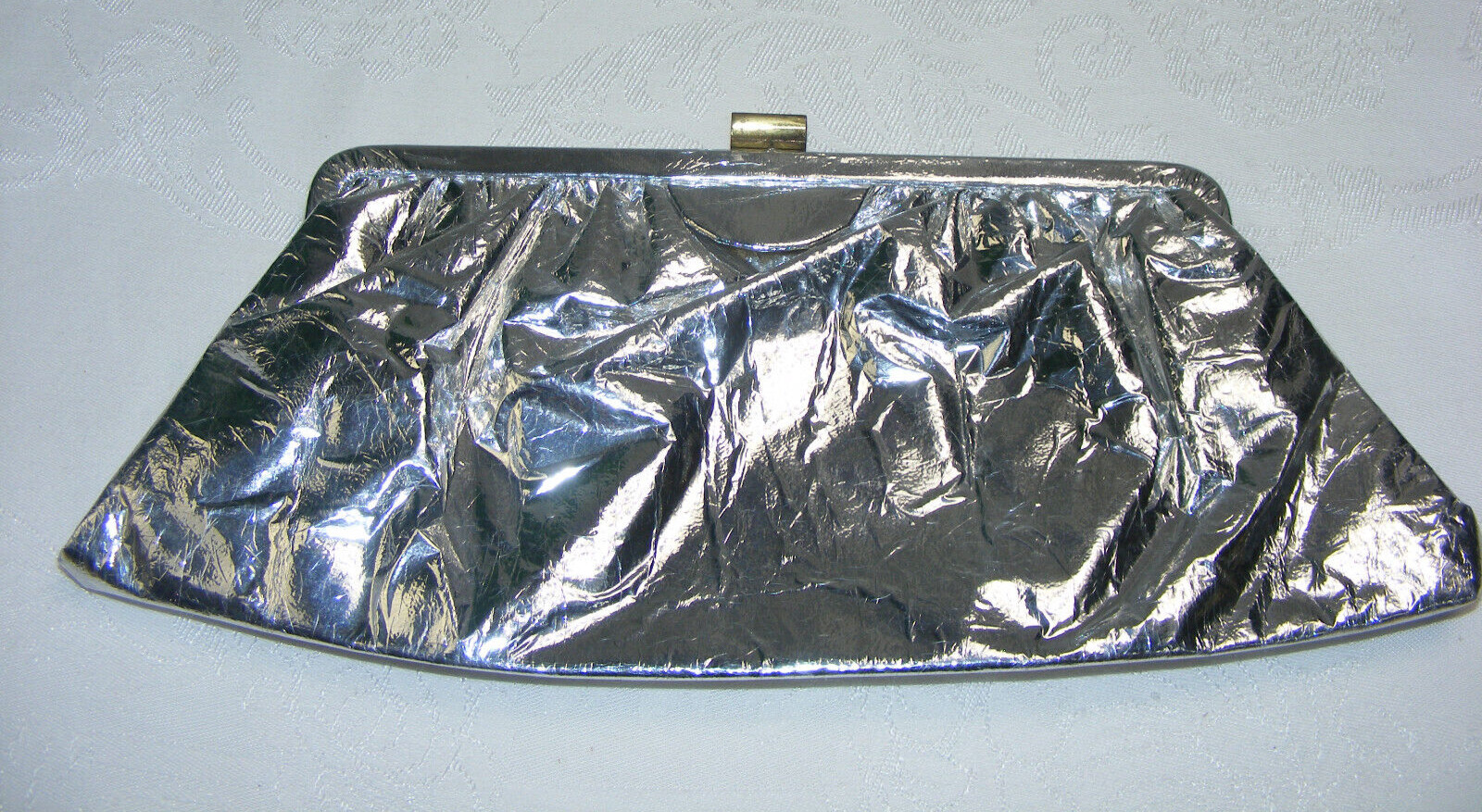 Vintage Shiny Silver Crinkle Material Handbag Clu… - image 2