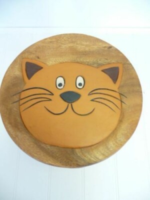 Handgeschnitzter und bemalter Kinderhocker / Fußhocker - KATZE