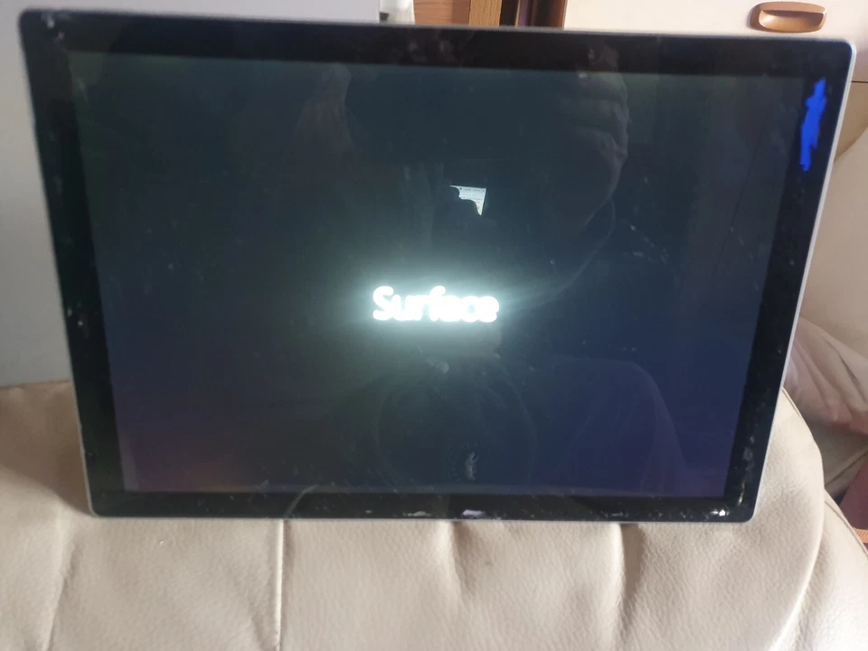 Microsoft Surface Pro 4 Intel i5 8GB RAM 256GB SSD Smashed & Cracked screen - Image 4 of 4