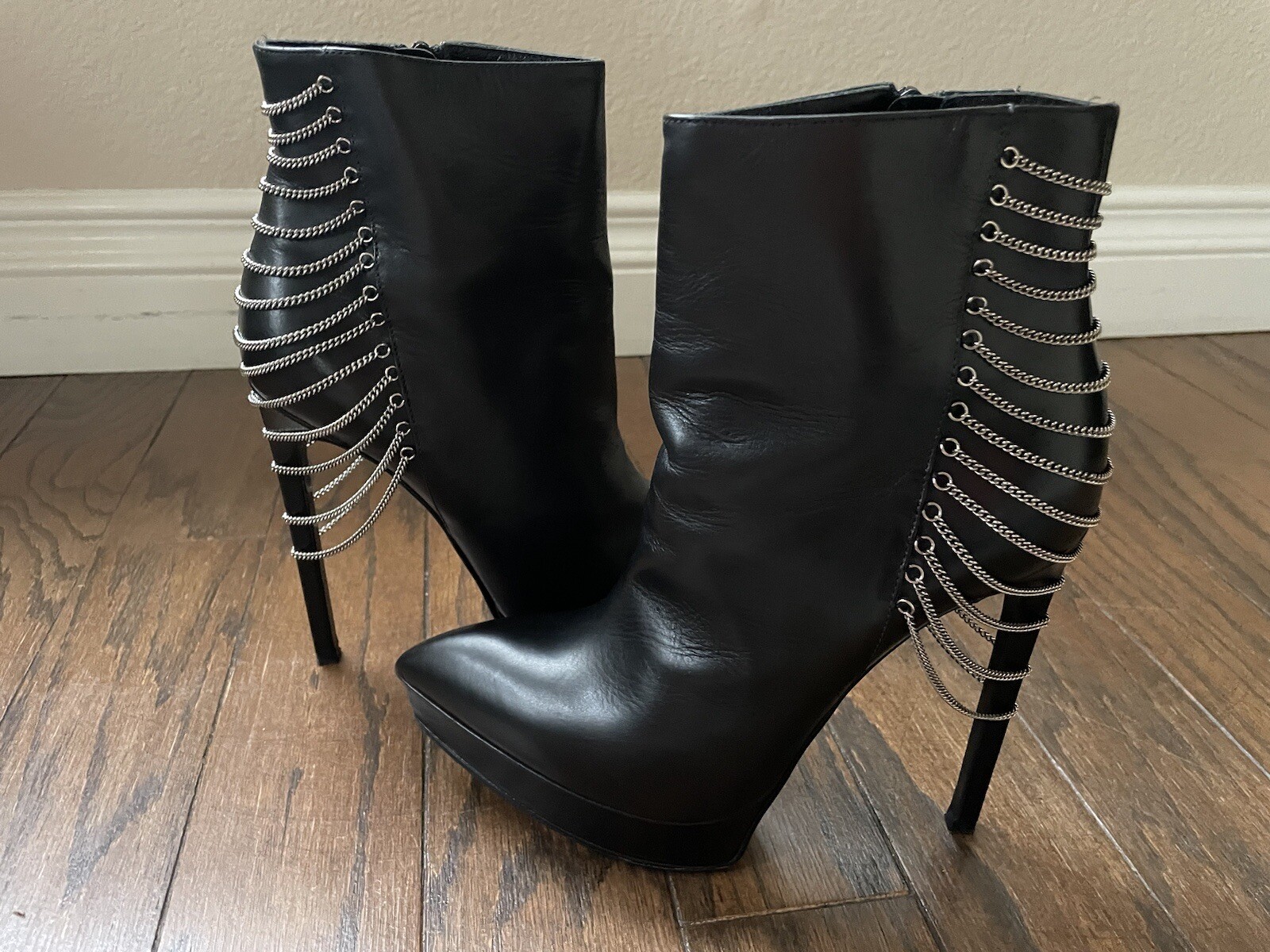 Stivaletti Saint Laurent tacco alto pelle nera con catene argento tg 36 ottimi