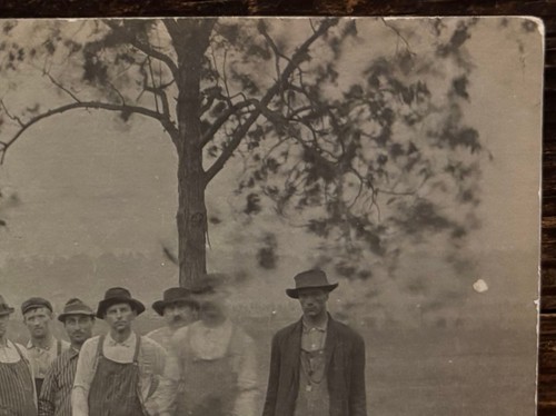 FOTO RPPC cazadores o fiesta de búsqueda? Pinzas para bañera riffles para hombre herradura c1910 ODD - Imagen 7 de 10
