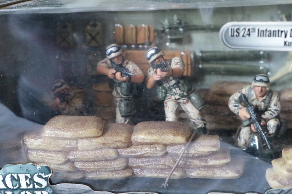 1:32 scale Forces of valor US 24th Infantry division Kuwaint 1991 - Image 2 of 4