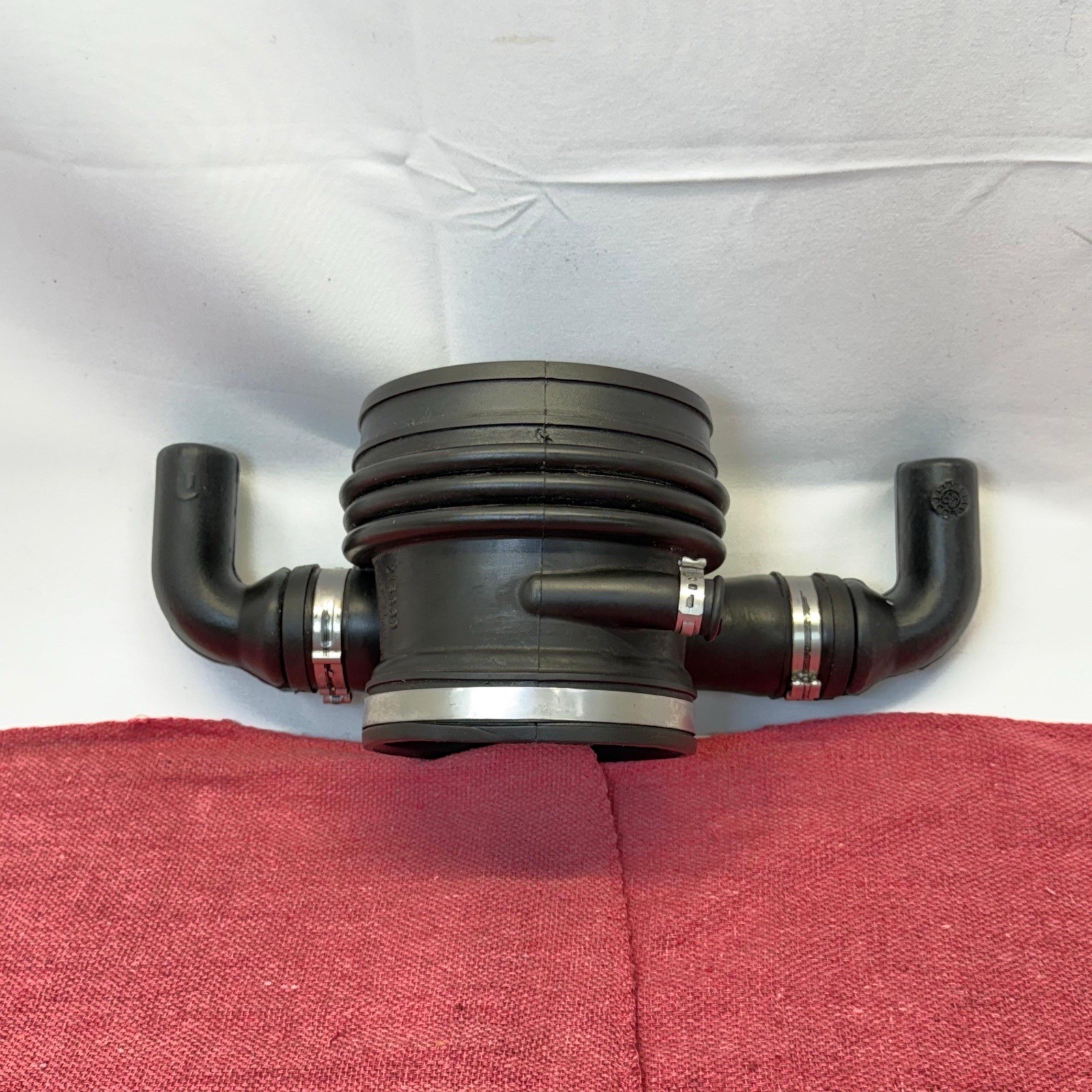 Maserati GranTurismo M145 Quattroporte Air Intake Duct Pipe Hose 215889 04-19