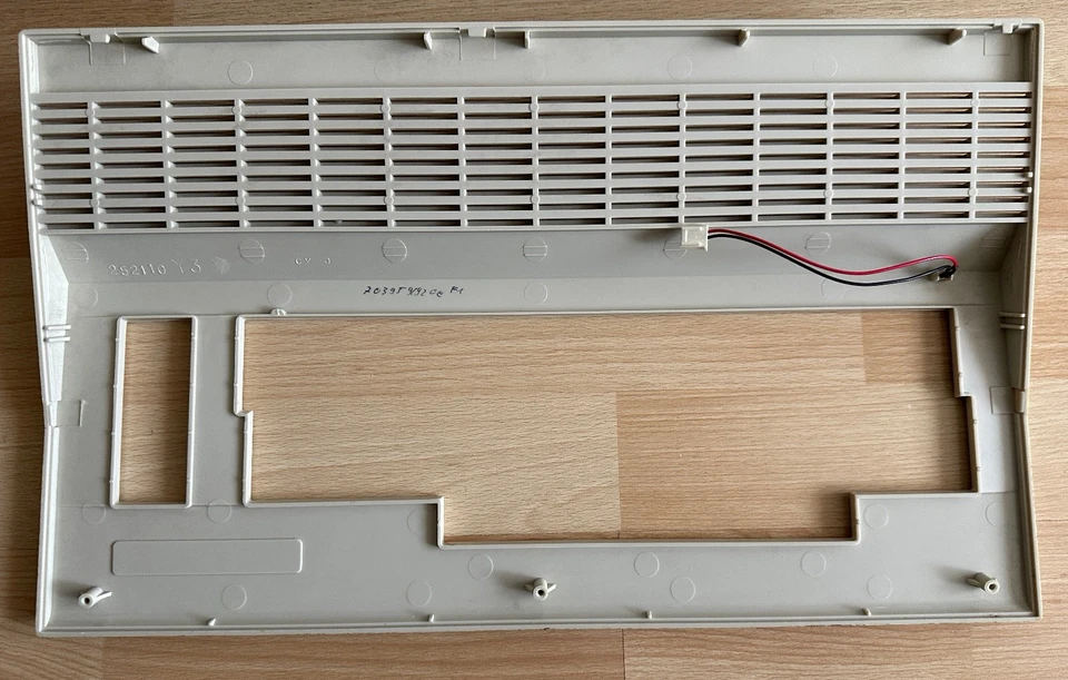 Commodore C64C Case, Clips, Made in W.-Germany Ser. No.: DA4 028464 B1...#23 25 - Image 4 of 4