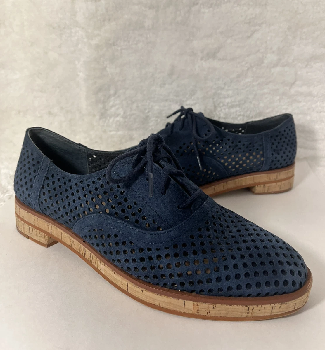 Vince camuto hotsell navy blue shoes