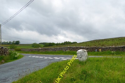 Foto 6x4 Meilenstein für Hartlington Raikes Hebden Die Hauptstraße ist die B c2015