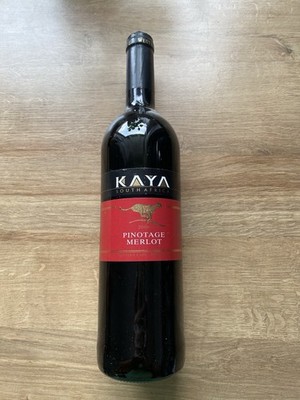 Biete eine Flasche 2006-er Pinotage Merlot Südafrikanischer Wein 13,5%, 750ml.