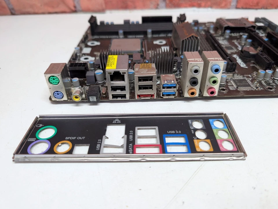 ASRock 970 Extreme3 R2.0 Motherboard + AMD FX-8120 8-Core CPU - Image 4 of 4