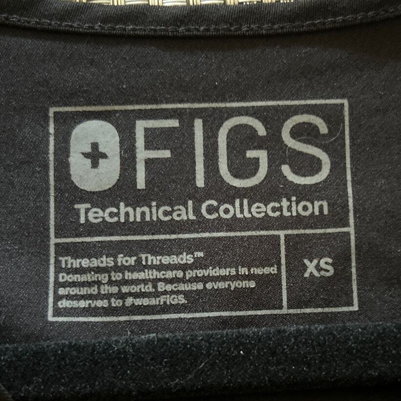 FIGS Catarina OnePocket Vneck Short Sleeve Scrub Top Black Style