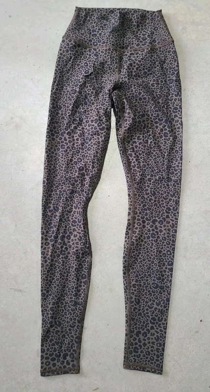 alo-yoga high waisted cheetah print leggings