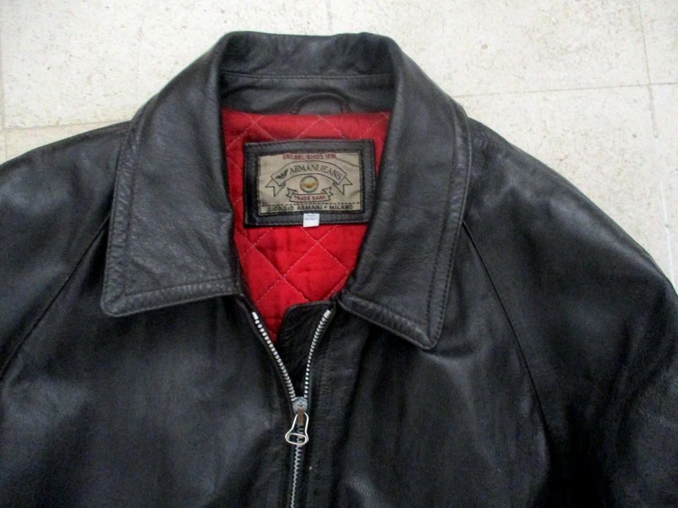 JAQUETA DE MOTOCICLISTA RARA ARMANI JEANS por GIORGIO ARMANI COURO GG - Imagem 2 de 4