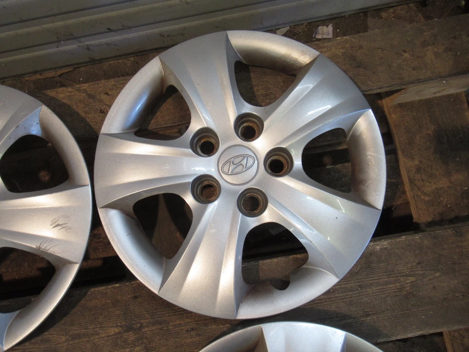 Original 15 inch hubcaps div Hyundai i30 Elantra etc wheel covers 52960-2R000 - Image 4 of 4