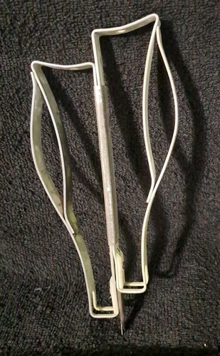 VINTAGE BETSEY ROSS RUG SHUTTLE NEEDLE #5 YARN/NARROW RUGS - Picture 3 of 6