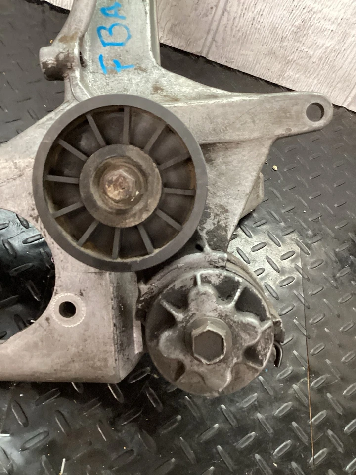 Suporte de bomba de direção hidráulica 37TA19E708DB Ford F150 4.9L 300 fabricante de equipamento original 1987 - Imagem 3 de 4