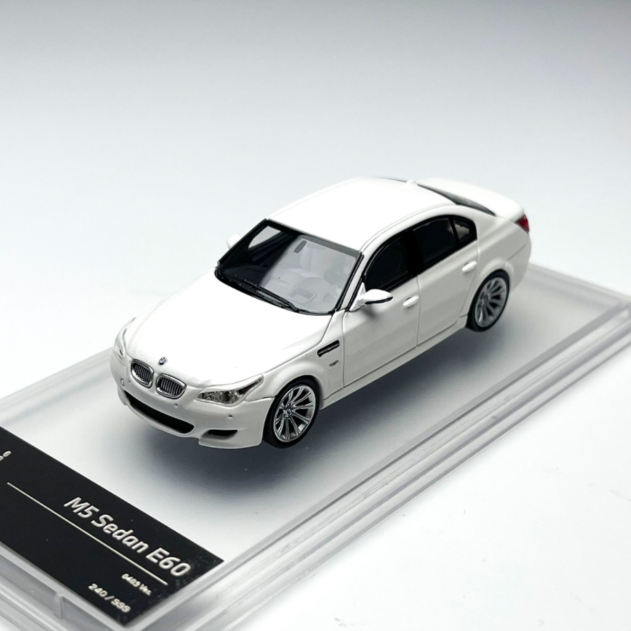 King Model 1/64 Scale BMW M5 E60/E61 Sedan Diecast Alloy Model Car