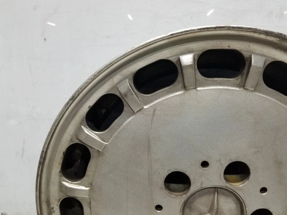89 1989 MERCEDES BENZ 560SL 15X7 WHEEL RIM  - Image 3 of 4