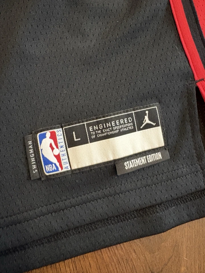 Jordan Atlanta Hawks Statement Edition Jersey Trae Young #11 Youth Large NWT - Image 2 of 4