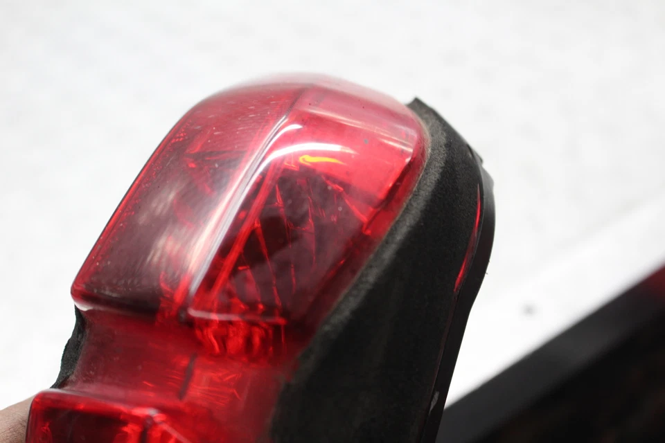 2009 年 YAMAHA FZ1 后尾灯背刹车灯 — 第 3/4 张图片