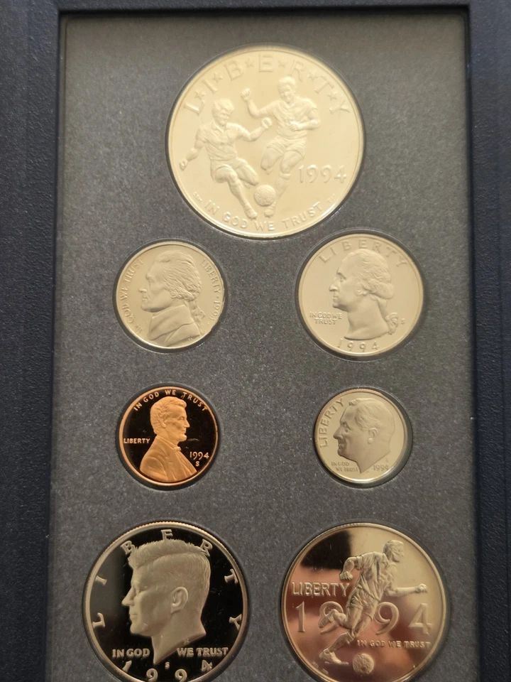 1994 UNITED STATES MINT PRESTIGE WORLD CUP SET WITH COA, CASE AND ORIG. BOX - Image 2 of 4