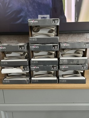 7x B&Q Colours Breage Rose Nickel Effekt Türgriffe mit 2x Jaslo Schlössern - Neu im Karton