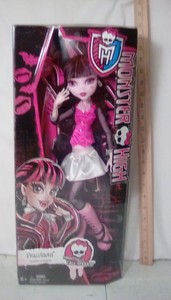 18 monster high doll