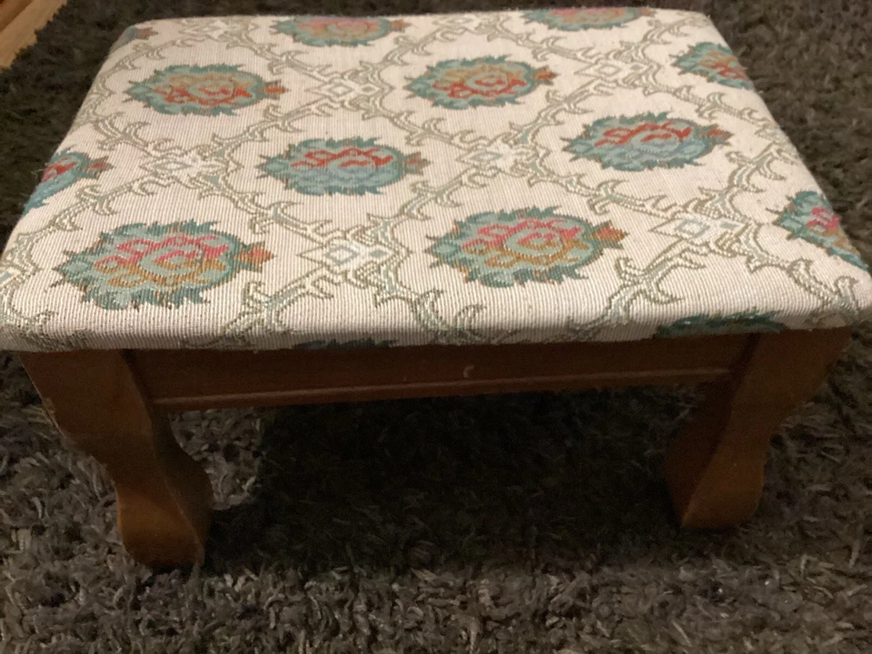 Vintage Powell - Tapestry Footstool Wood Frame legs bench rectangle COTTAGE-CORE - Image 4 of 4