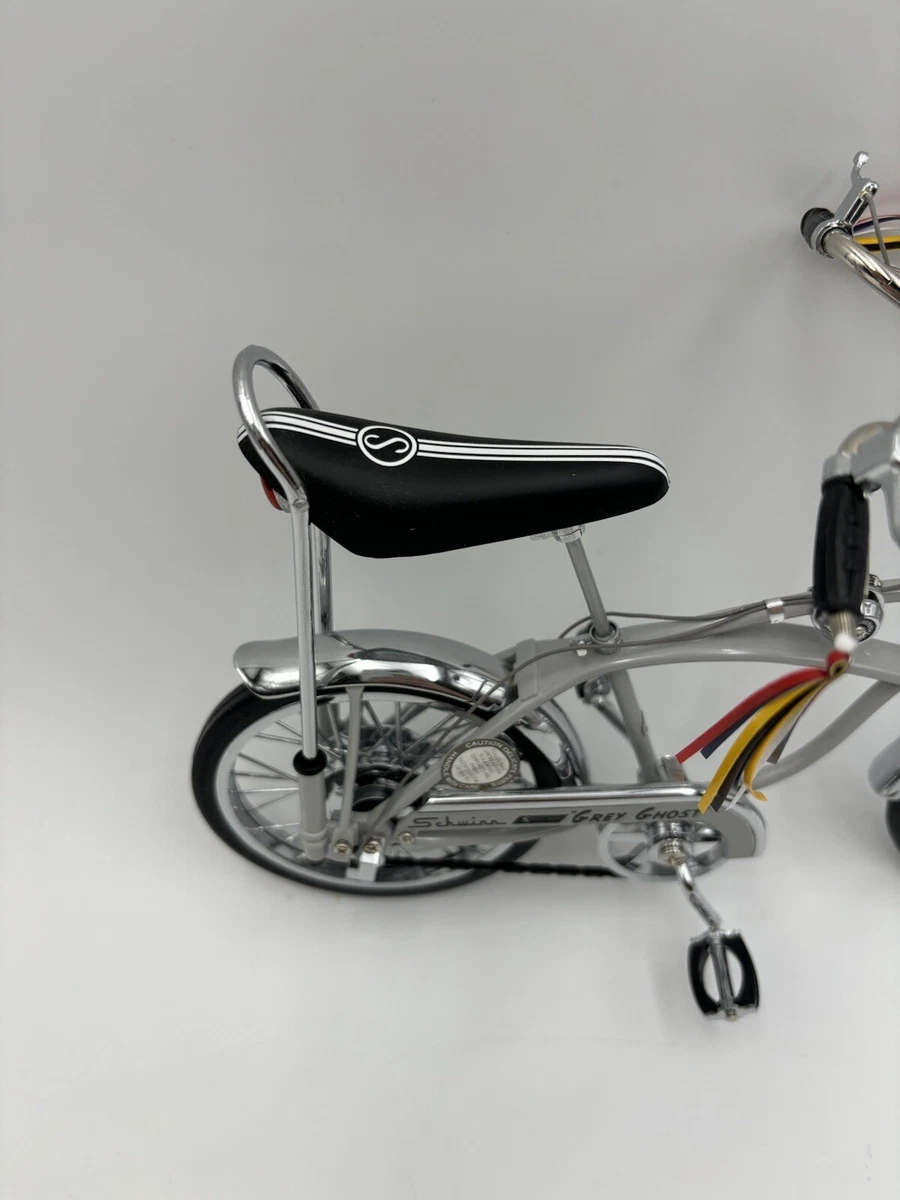 1997 Schwinn Sting Ray Grey Ghost Bicycle 1 6 Scale Diecast Bike