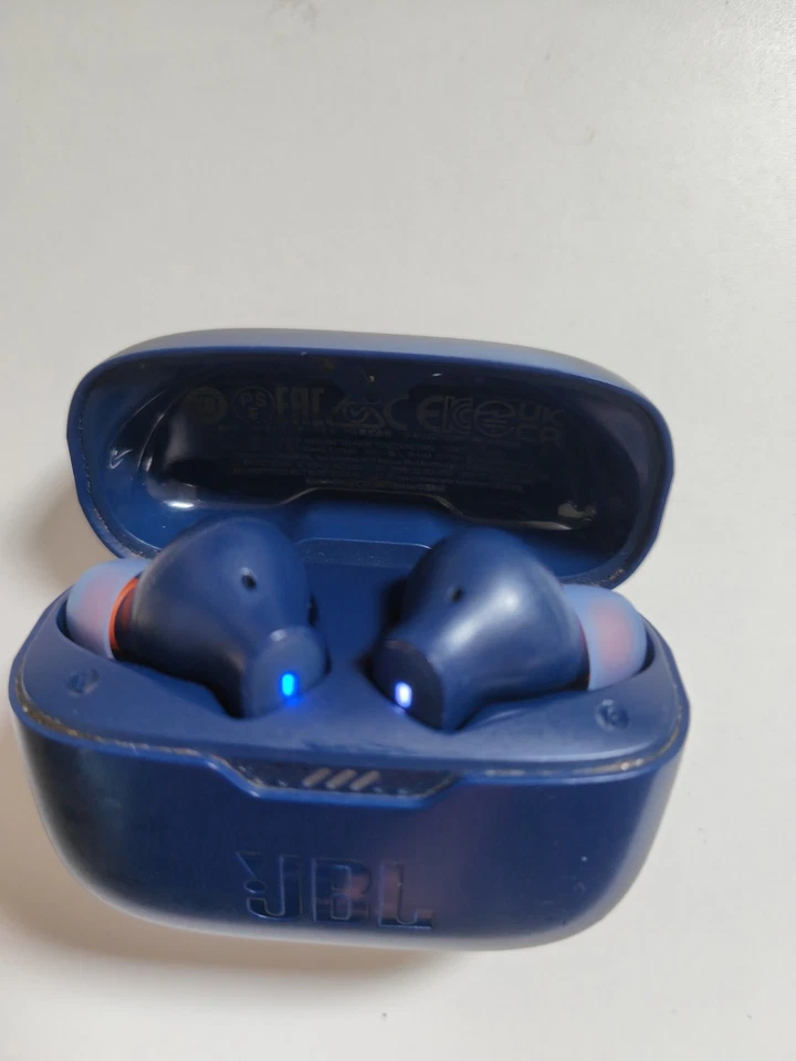 JBL Tune 230 earbuds good working conditions however , please see description!! - Image 2 of 4
