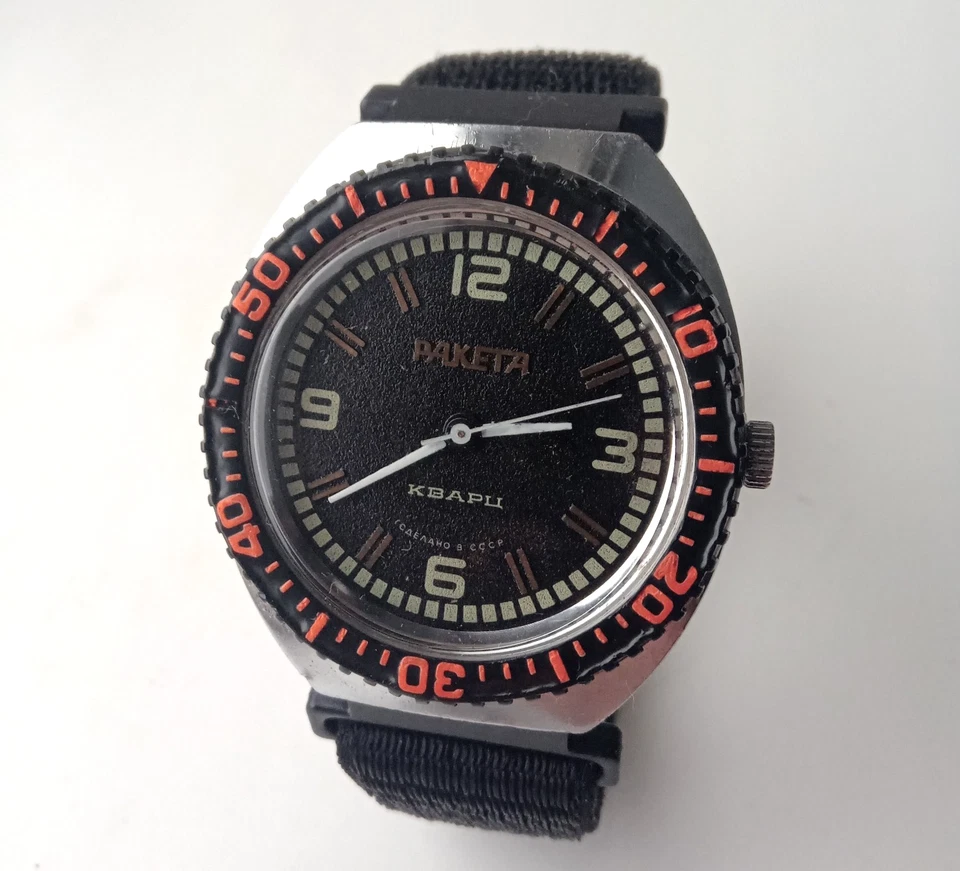 Reloj Pulsera Hombre Cuarzo Vintage Soviético RAKETA. Hecho en la URSS. Foto 3 de 4