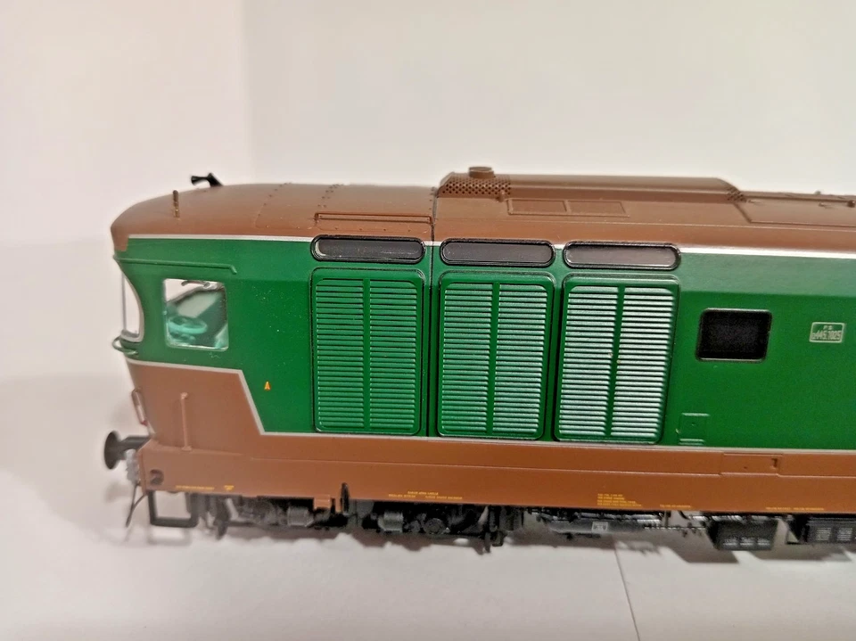 OSKAR 1124 Locomotiva diesel elettrica FS D. 445 1025 (vetri curvi) Ep.IV - Immagine 2 di 4