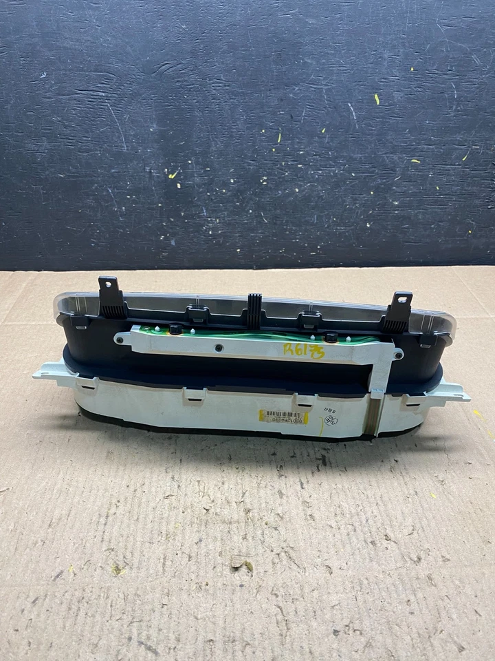 1992 to 1997 Subaru SVX Speedometer Cluster Gauge R6175 DG - Image 4 of 4