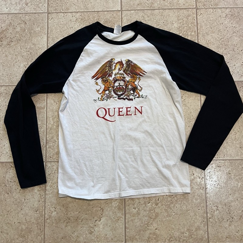 Queen Tour shirt W/crest Port & Company Size Medium Med